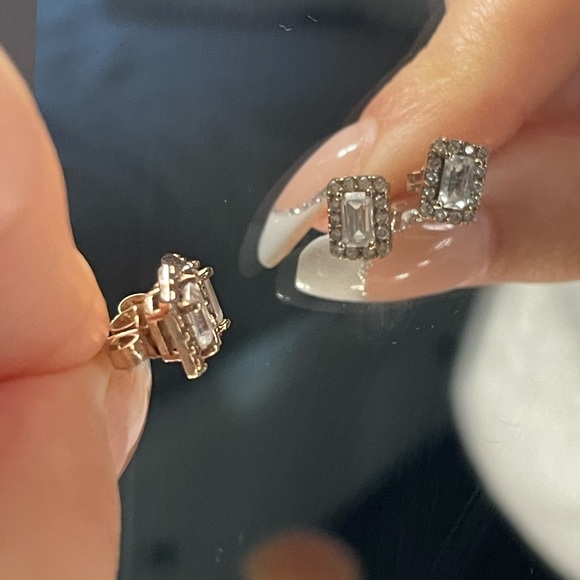 Beautiful cubic zirconia stud earrings - Picture 3 of 5